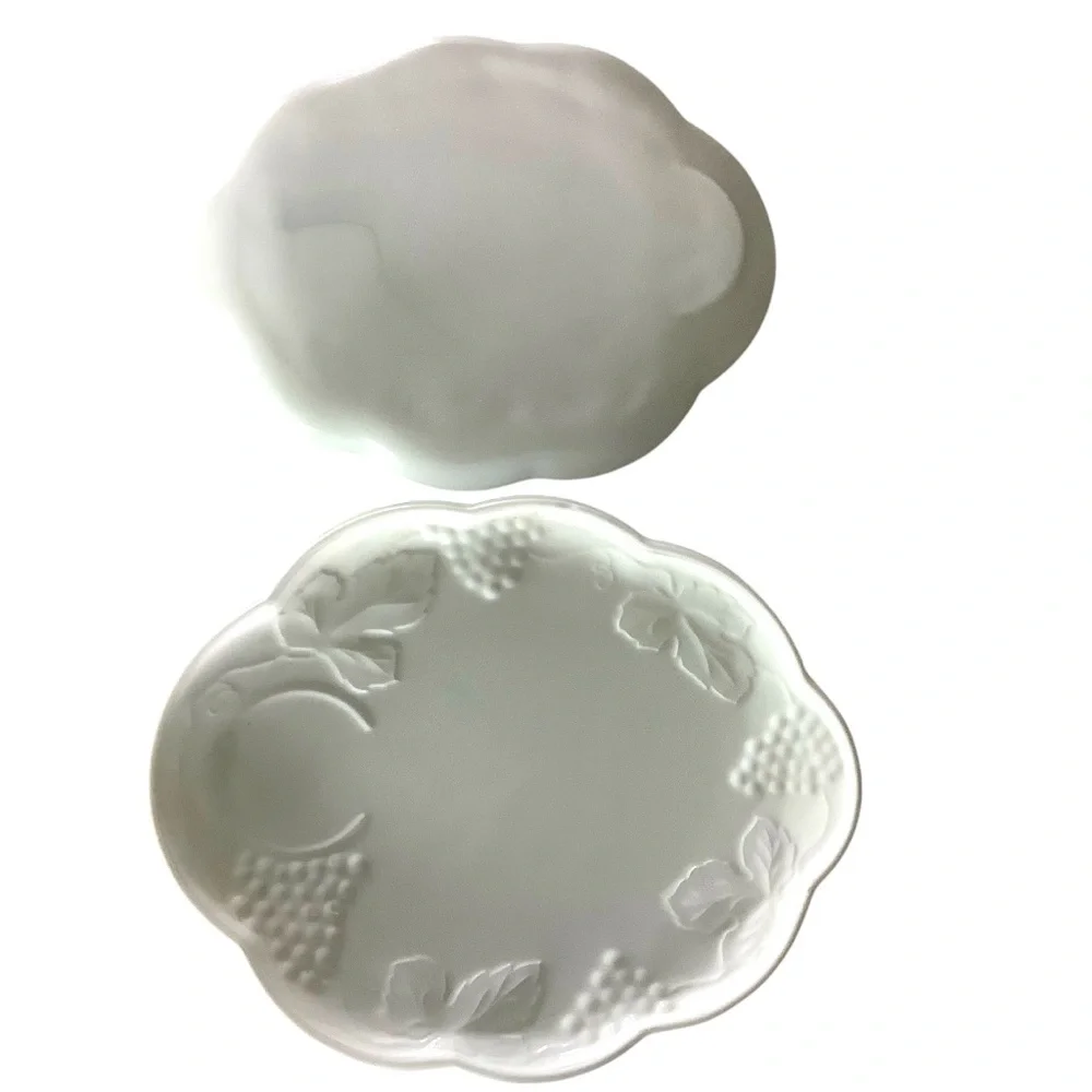 VINTAGE INDIANA COLONY MILK GLASS HARVEST GRAPE SET OF 5 SNACK TRAYS